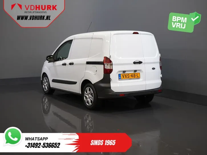 Ford Transit Courier 2023 photo 2