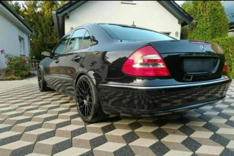 Mercedes-Benz E320