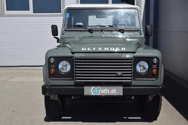 Land Rover Defender 2014 photo 3