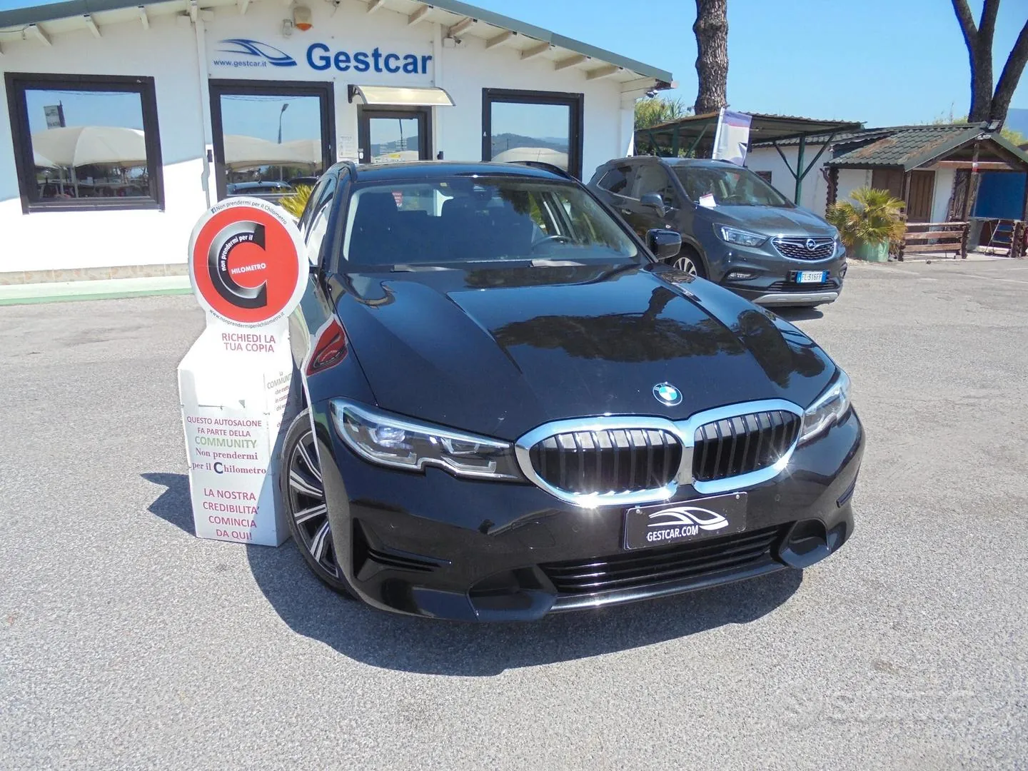 BMW 318 2022 photo 3