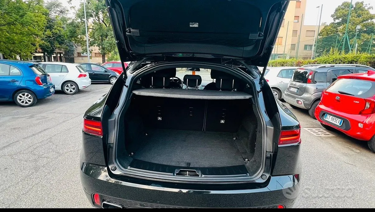 Jaguar E-Pace 2018 photo 4