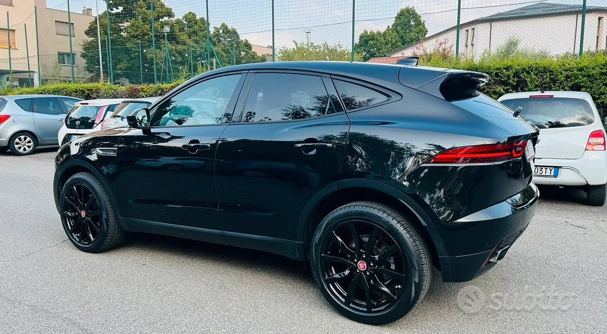 Jaguar E-Pace 2018 photo 2
