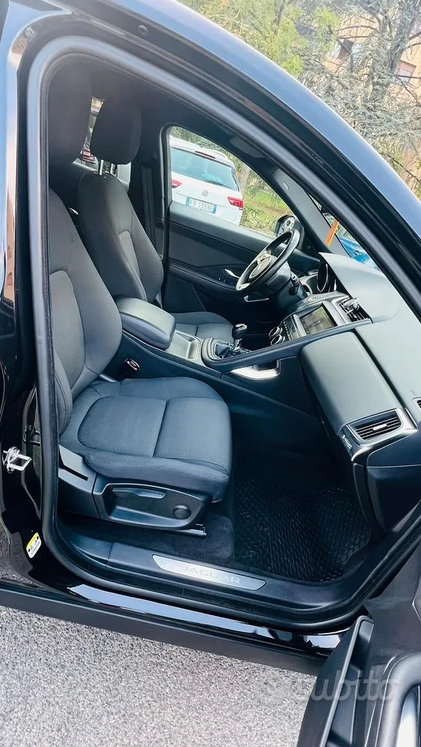 Jaguar E-Pace 2018 photo 5