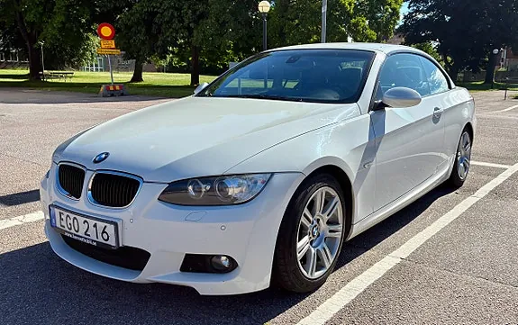 BMW 320I 2009 photo 2