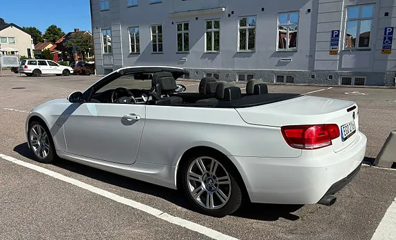 BMW 320I 2009 photo 3