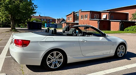 BMW 320I 2009 photo 4