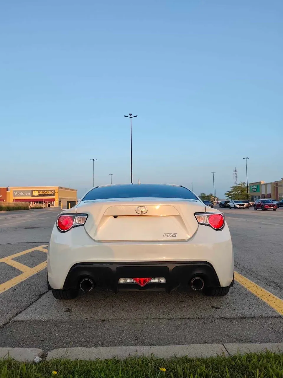 Scion Fr-S 2016 photo 2