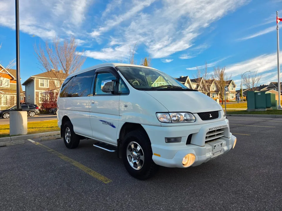 Mitsubishi Delica 2005 photo 2