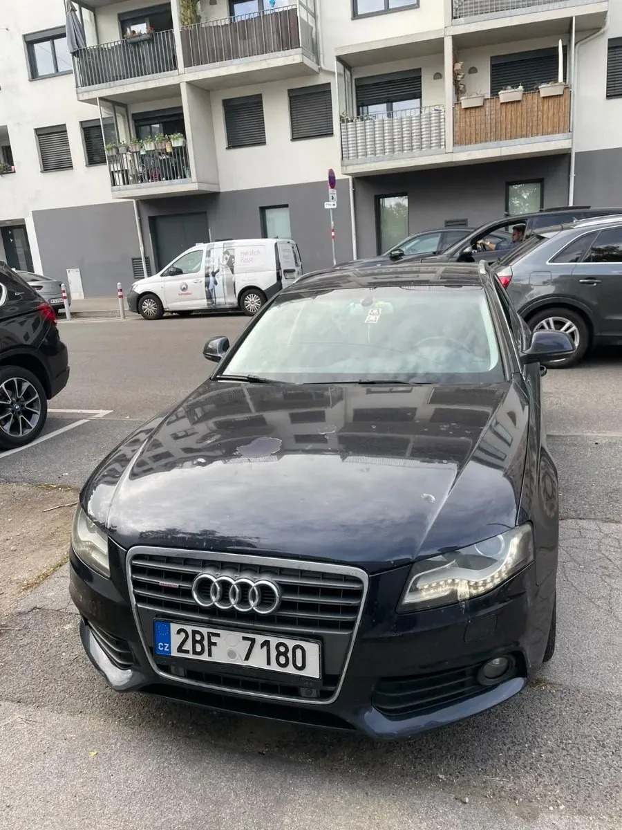 Audi A4 2009 photo 2