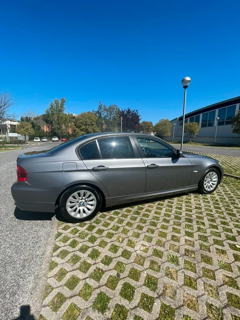 BMW 318I 2009 photo 3