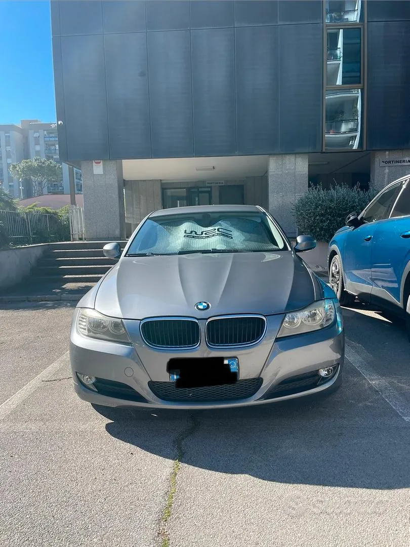 BMW 318I 2009 photo 2