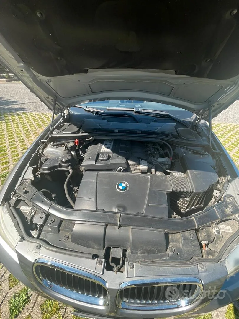 BMW 318I 2009 photo 4
