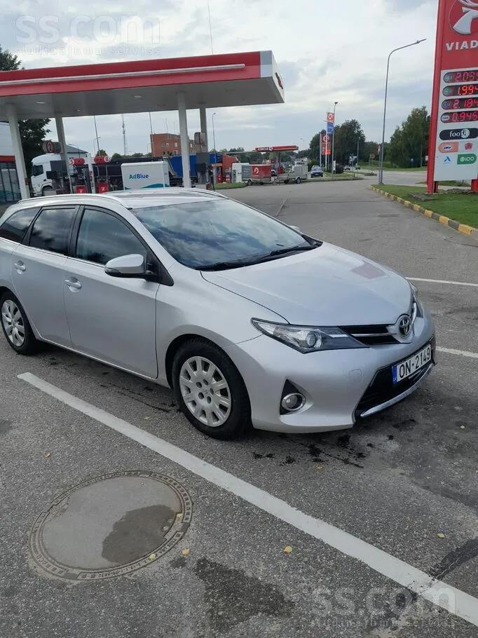 Toyota Auris 2013 photo 3