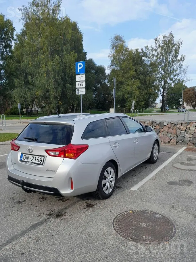 Toyota Auris 2013 photo 2