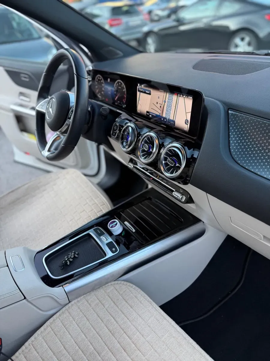 Mercedes-Benz Gla Class 2023 photo 2