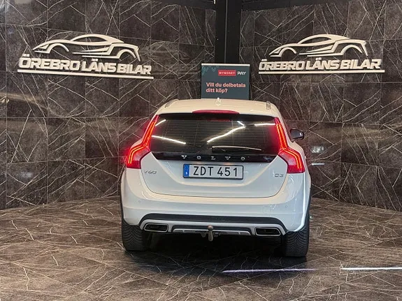 Volvo V60 Cross Country 2018 photo 2