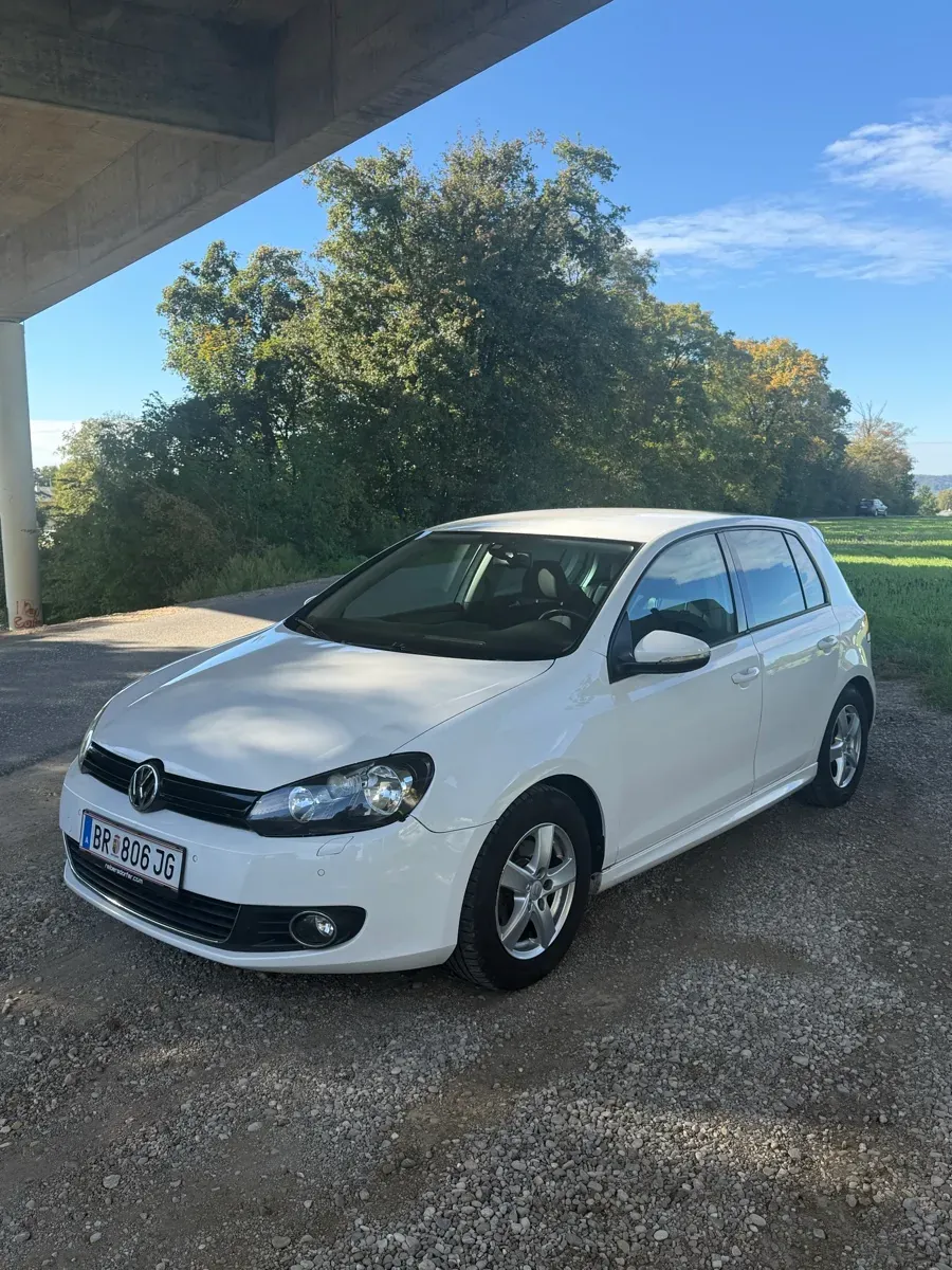 Volkswagen Golf 2011 photo 2