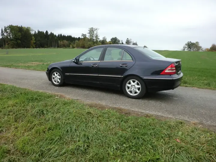 Mercedes-Benz C-Class 2004 photo 3