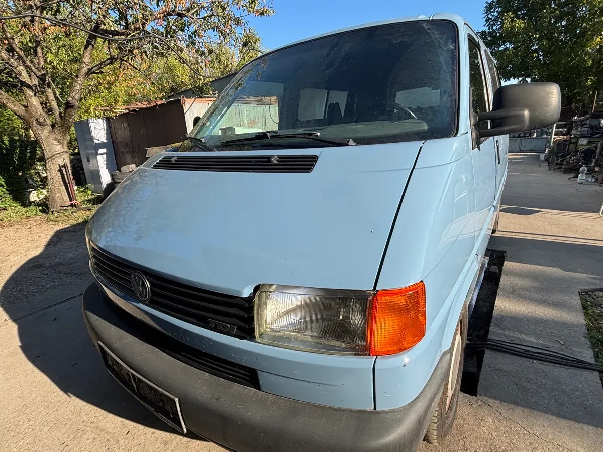 Volkswagen T4 2002 photo 2