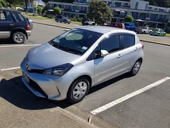 Toyota Vitz 2015 photo 2