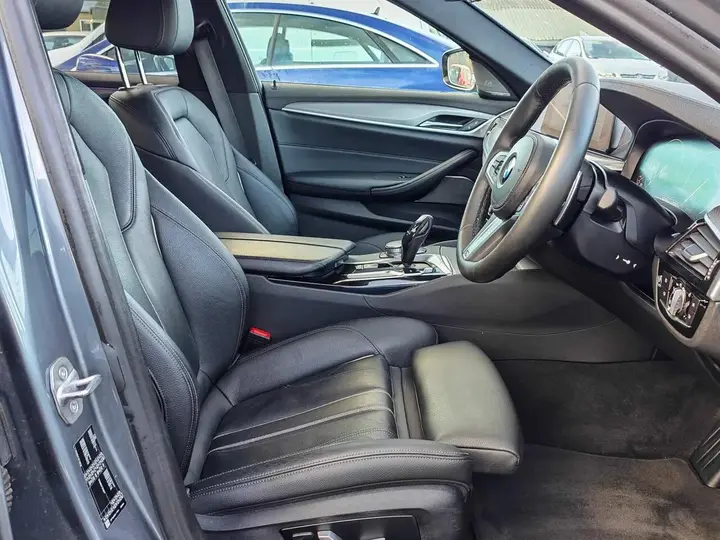 BMW 5 Series 2020 photo 2