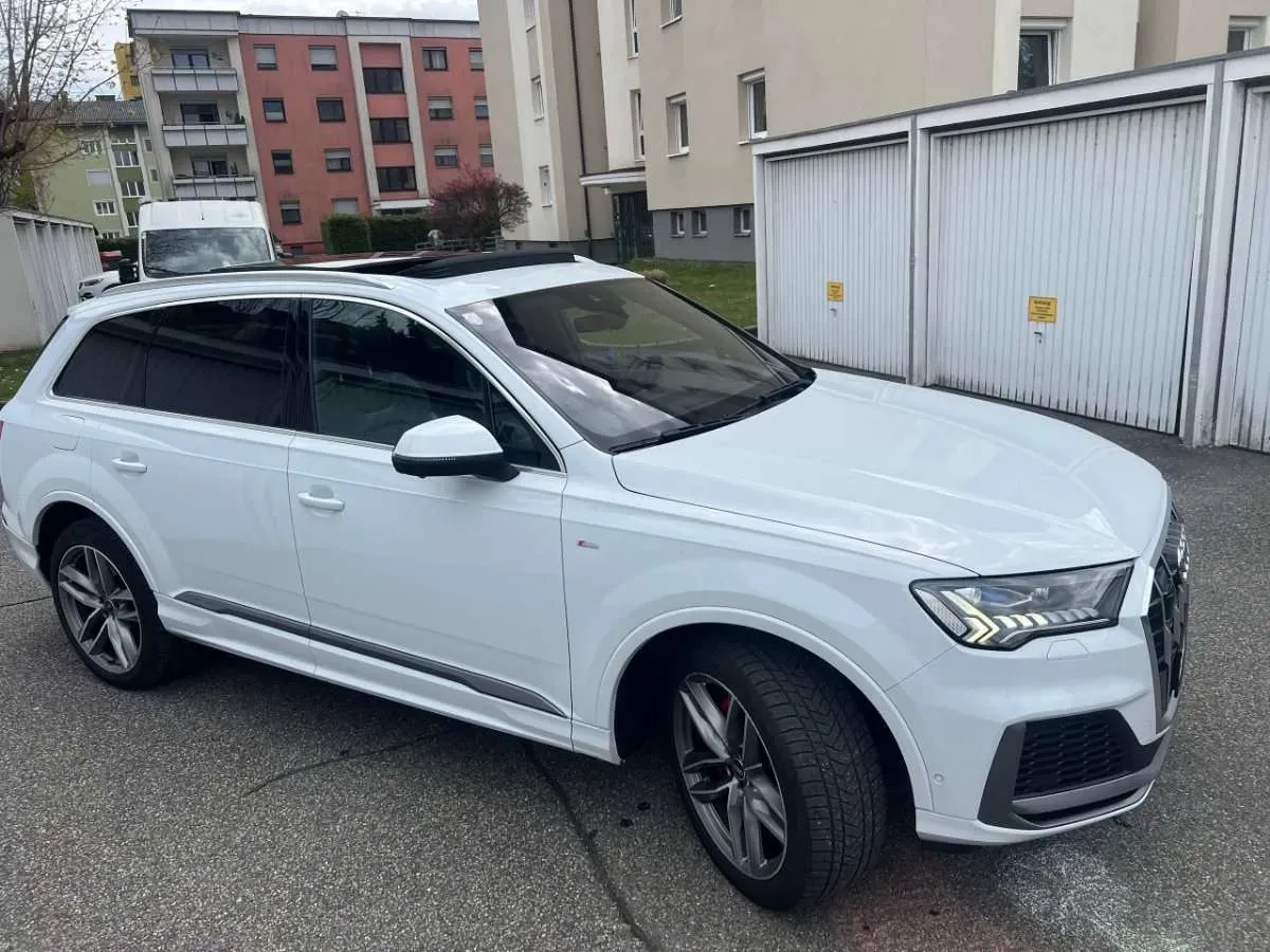 Audi Q7 2021 photo 2