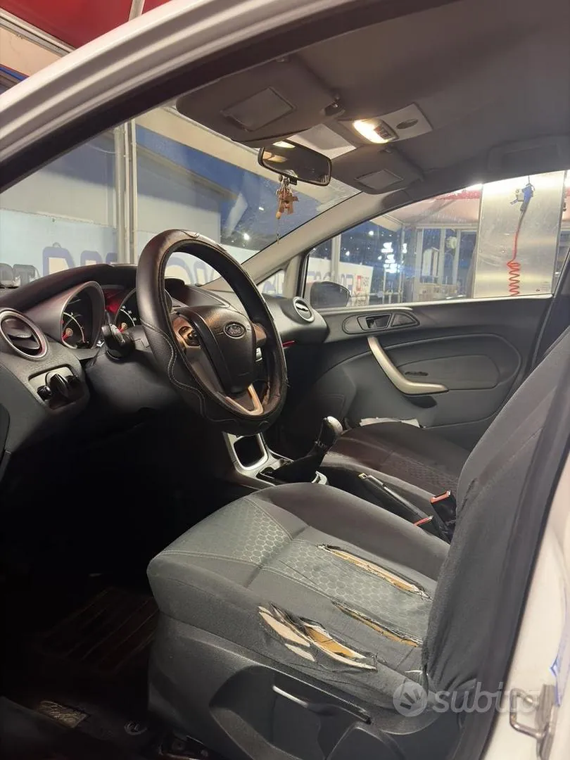 Ford Fiesta 2009 photo 4
