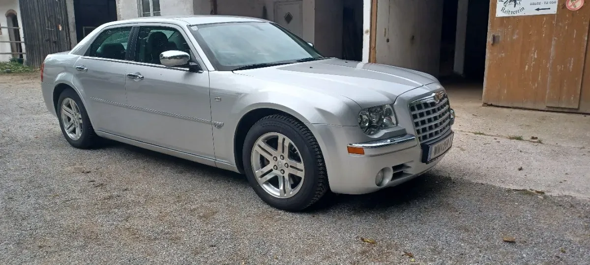 Chrysler 300 C 2005 photo 3