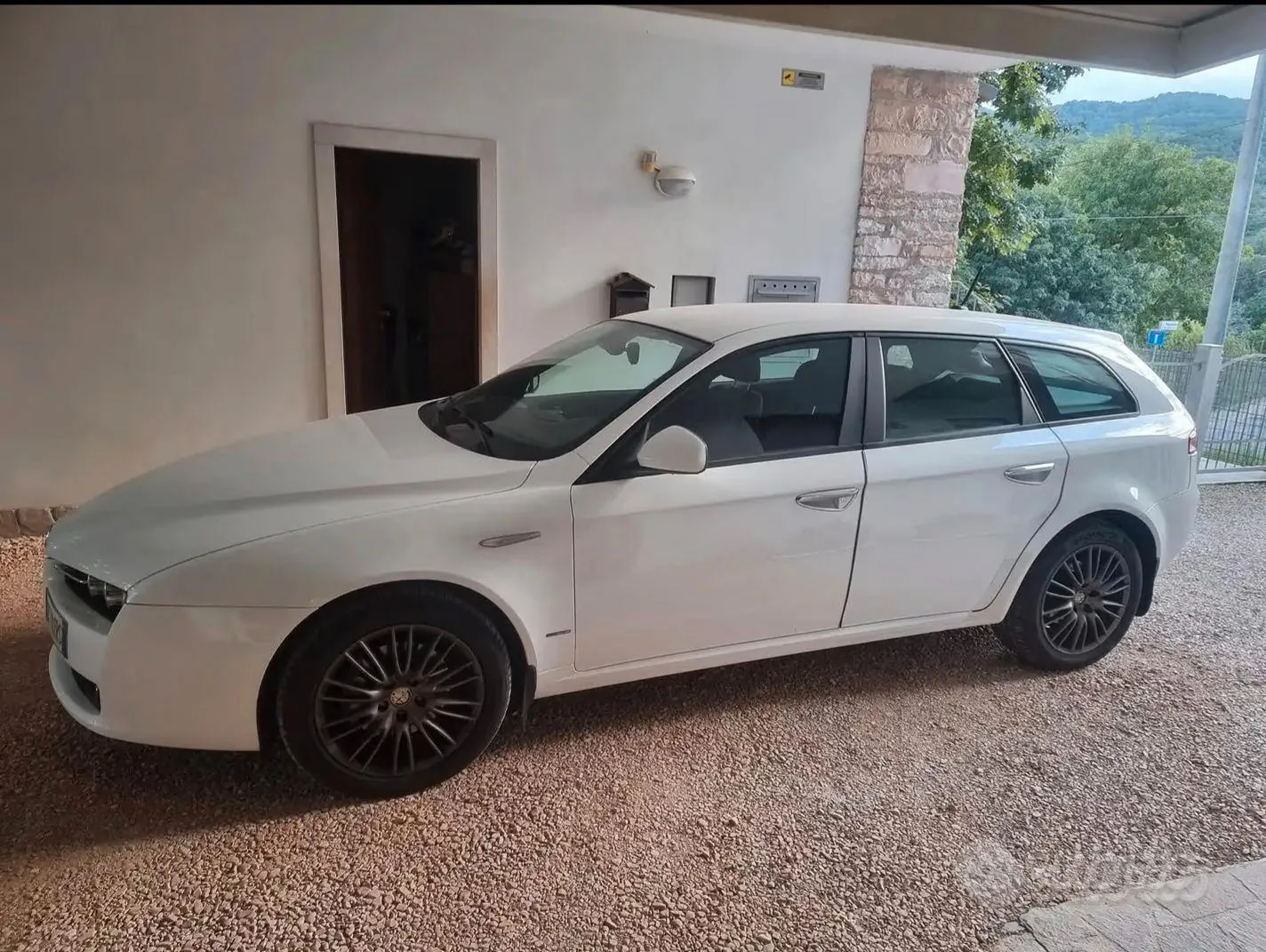Alfa Romeo 159 2010 photo 2