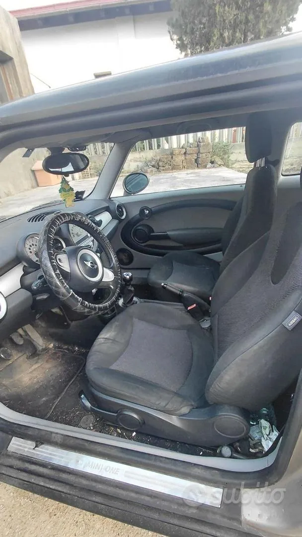 Mini Cooper One 2007 photo 2