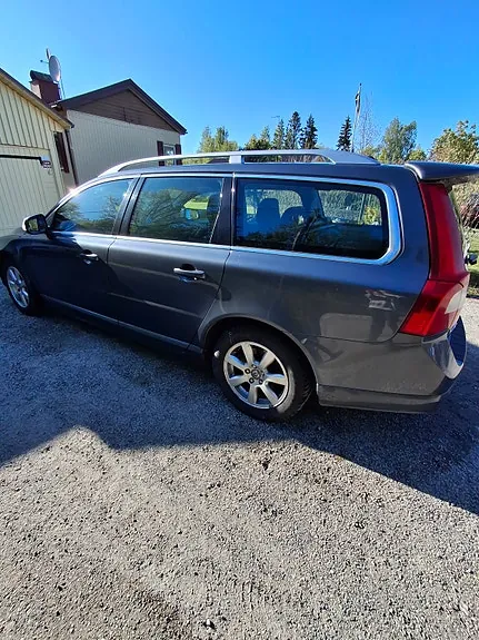Volvo V70 2011 photo 2