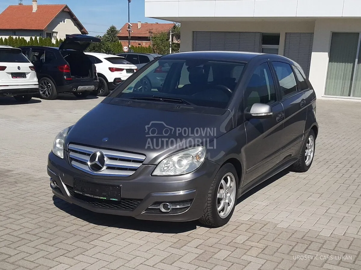 Mercedes-Benz B 180