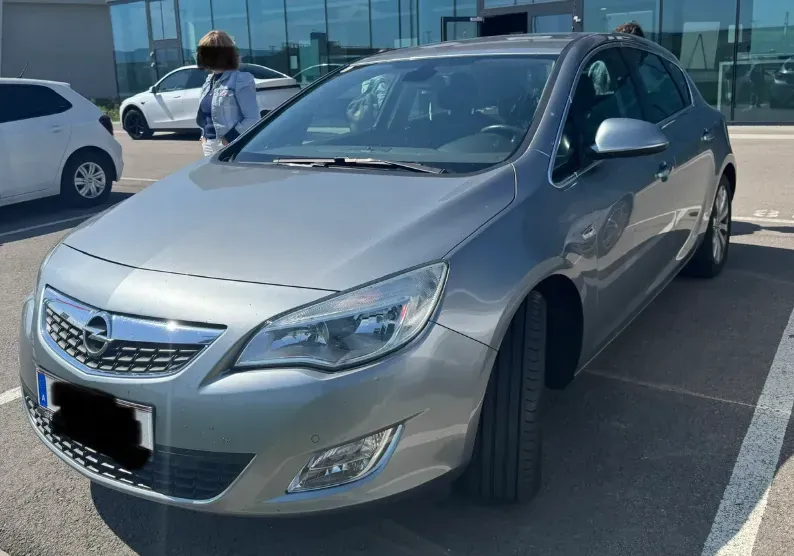 Opel Astra 2010 photo 3