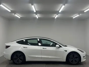 Tesla Model 3 2022 photo 3