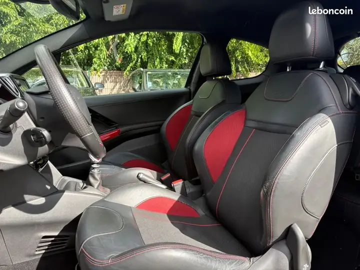 Peugeot 208 2015 photo 5