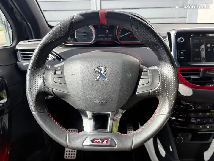 Peugeot 208 2015 photo 4