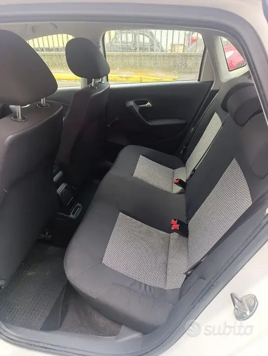 Volkswagen Polo 2013 photo 2