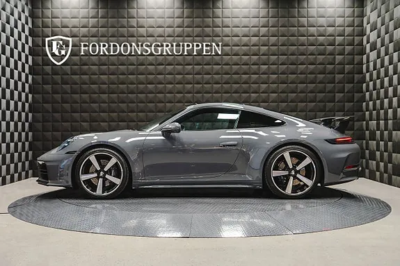 Porsche 911 2025 photo 2