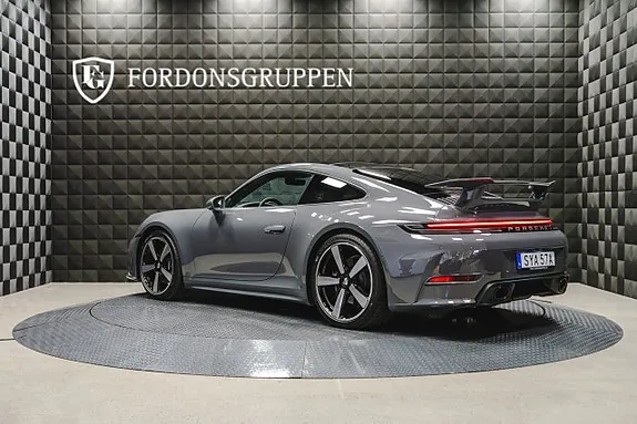 Porsche 911 2025 photo 4