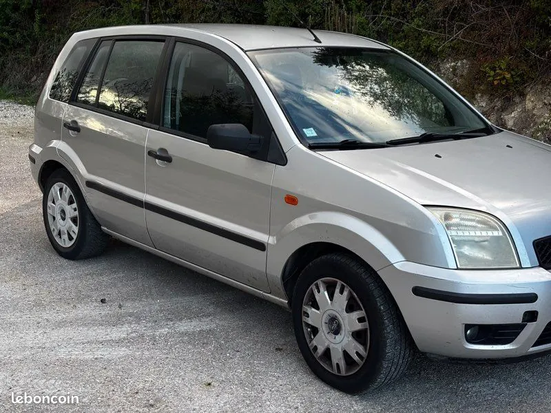 Ford Fusion 2003 photo 2