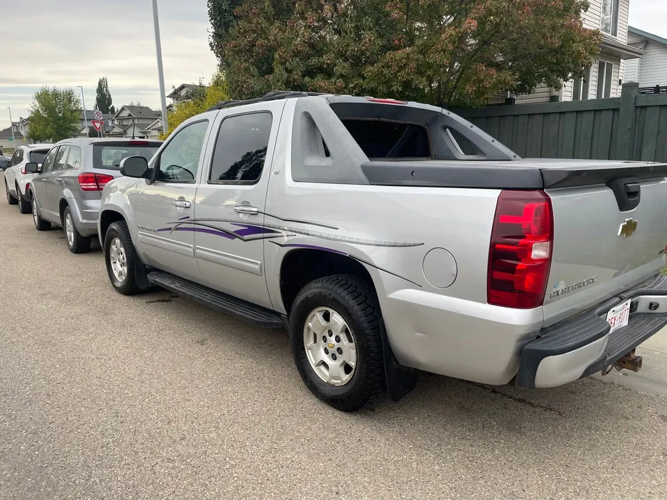 Chevrolet Avalanche 2011 photo 4