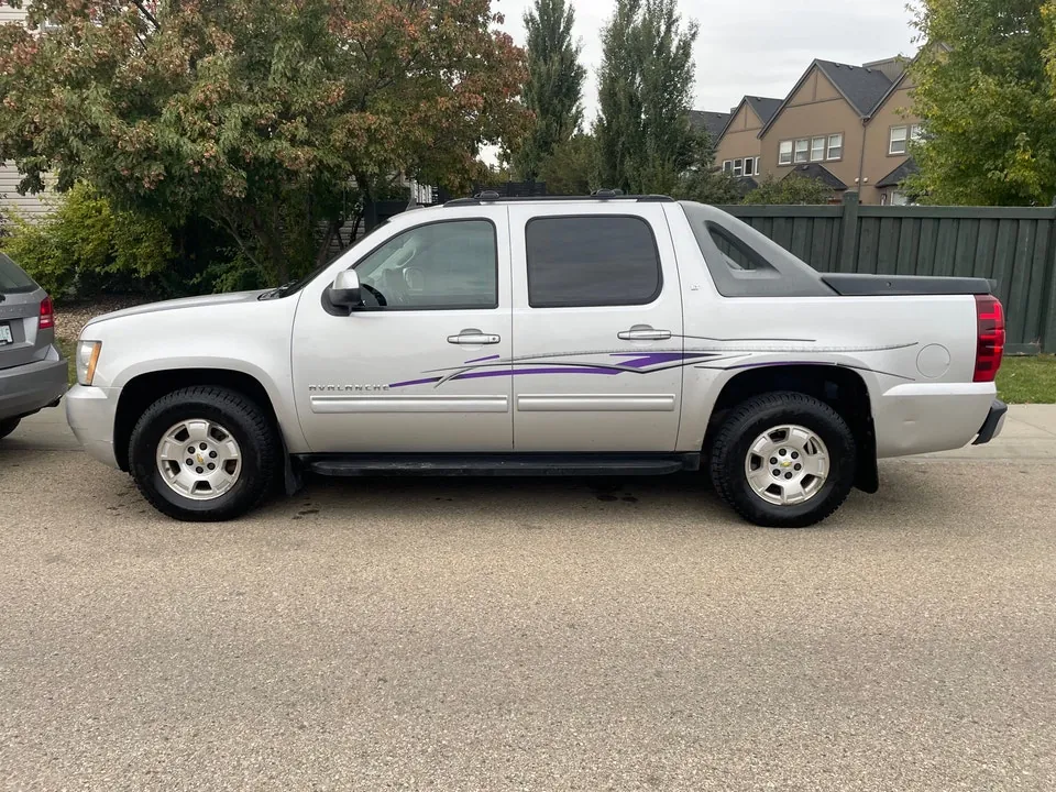 Chevrolet Avalanche 2011 photo 5