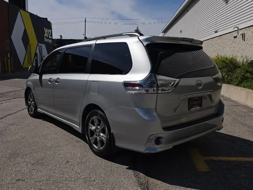 Toyota Sienna 2019 photo 3
