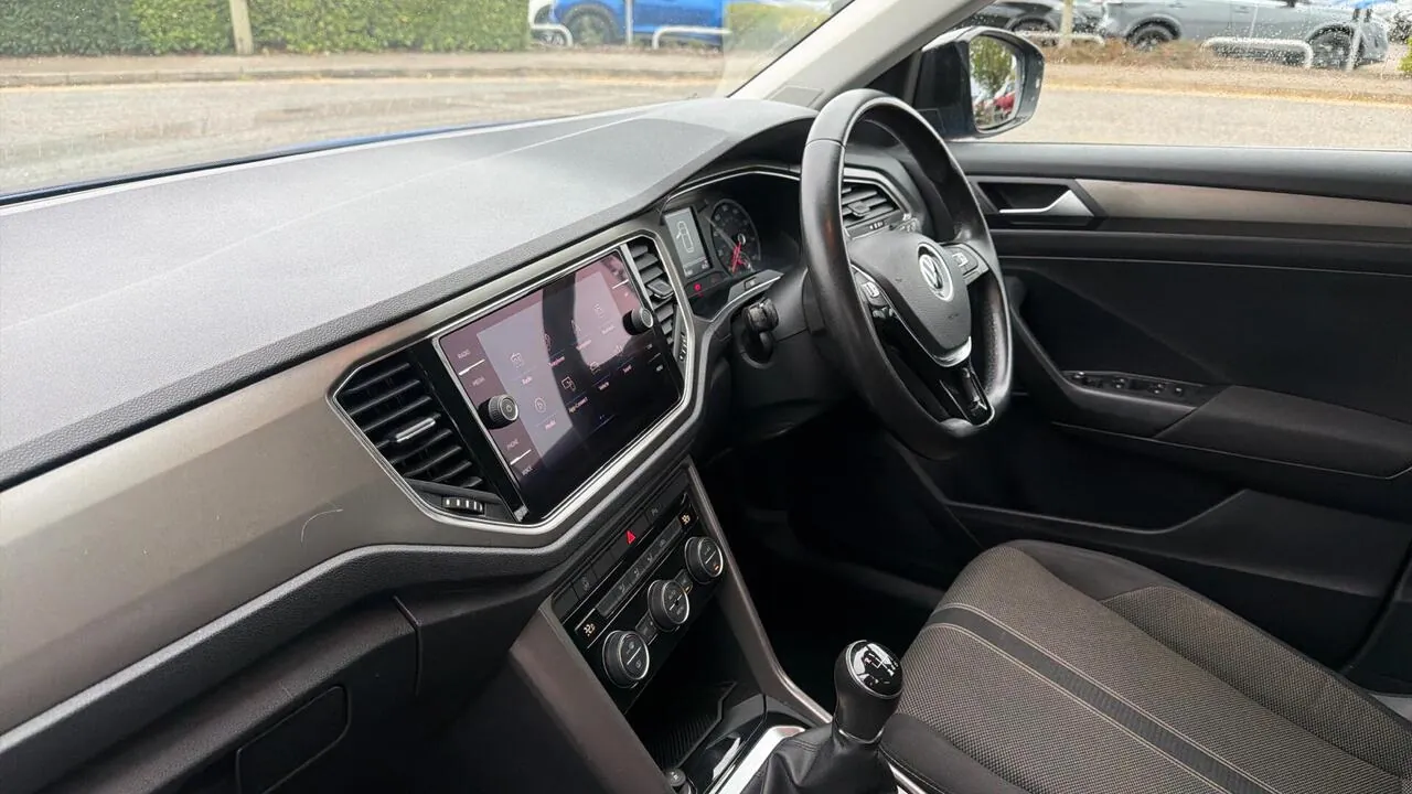 Volkswagen T-Roc 2020 photo 2