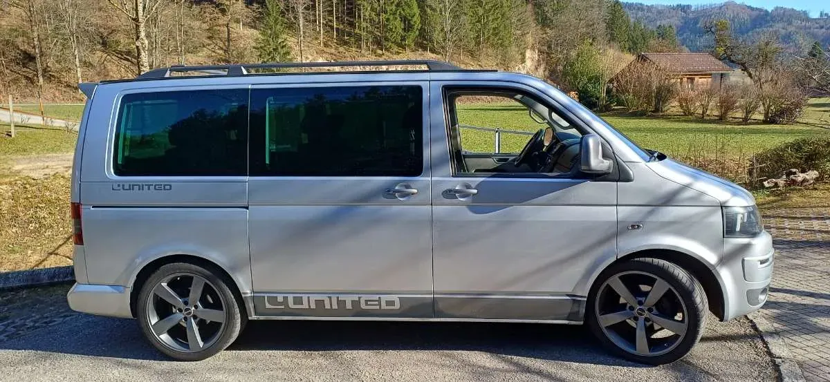 Volkswagen Multivan 2009 photo 2
