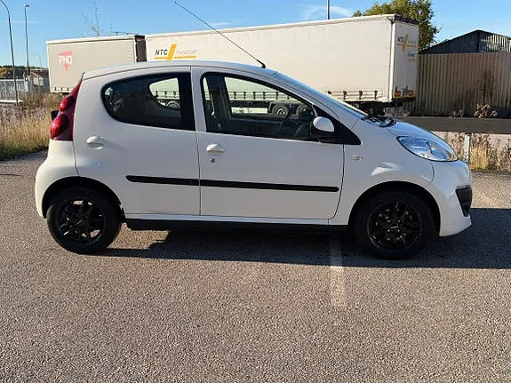 Peugeot 107 2013 photo 2