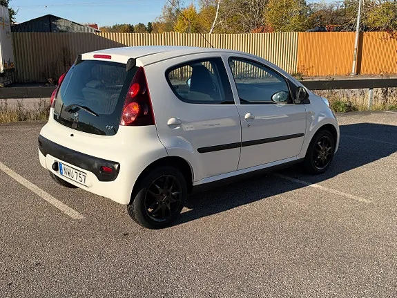 Peugeot 107 2013 photo 3