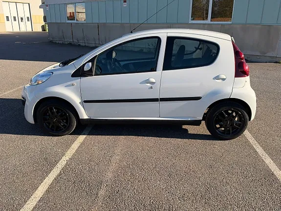 Peugeot 107 2013 photo 4