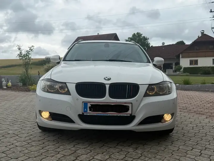 BMW 320 2010 photo 3