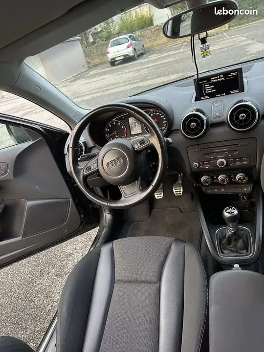 Audi A1 2011 photo 2